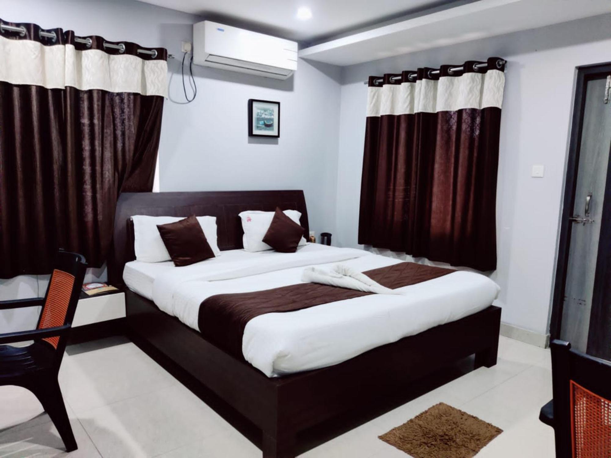 Shivangi - Balcony Sea View Hotel-excellent Customer Choice- Best Seller By Morservices