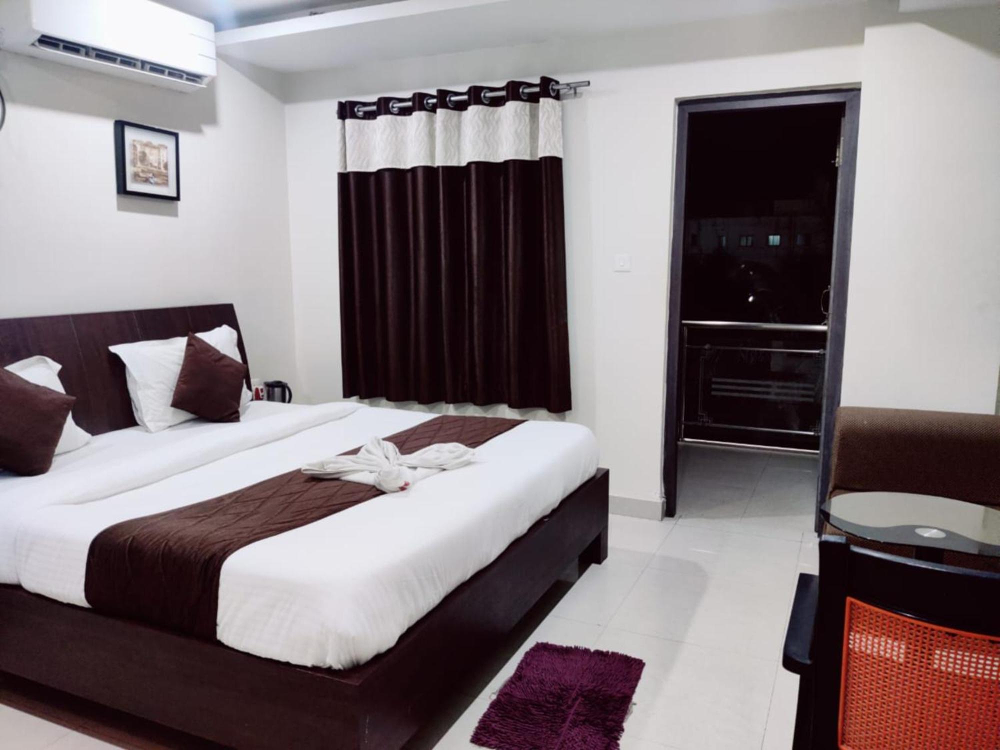 Shivangi - Balcony Sea View Hotel-excellent Customer Choice- Best Seller By Morservices